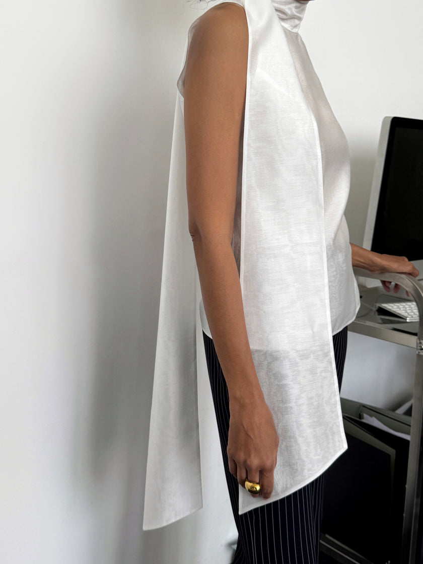 Топ зі шлейфом