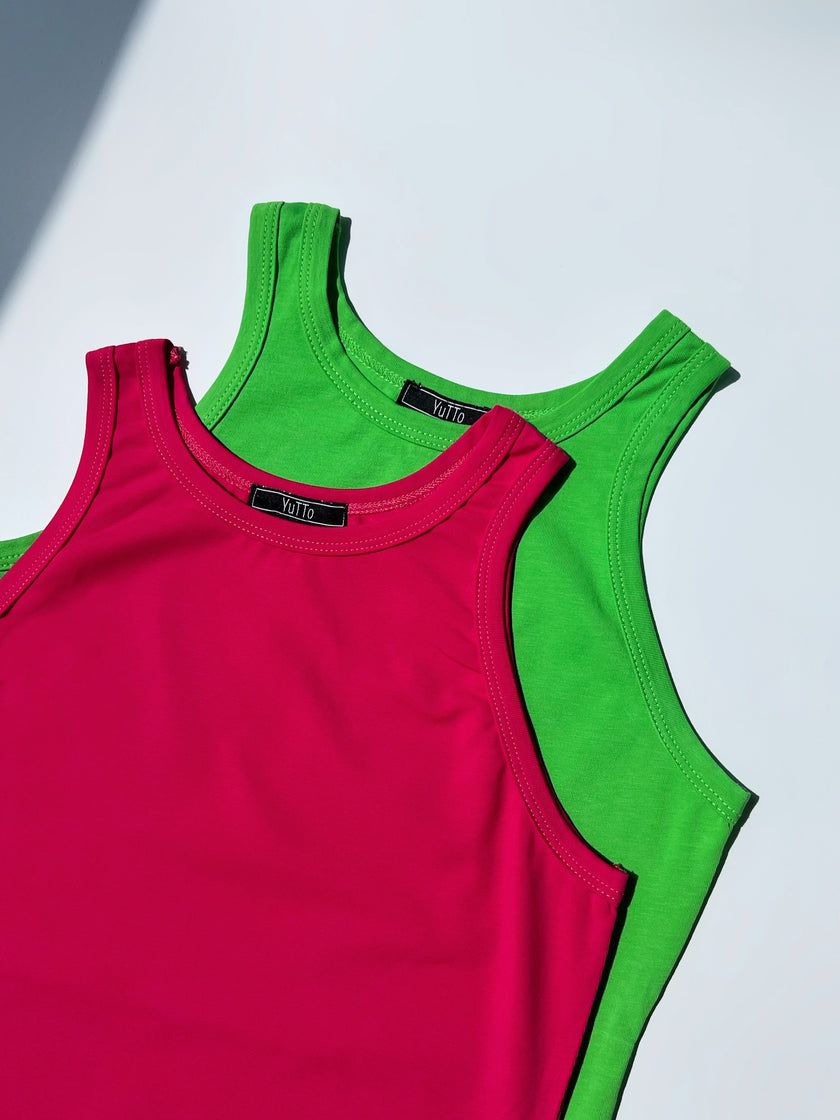 Майка фуксія