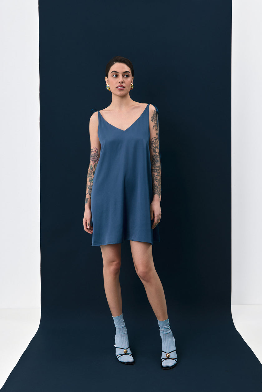 Сукня міні сатинова блакитна